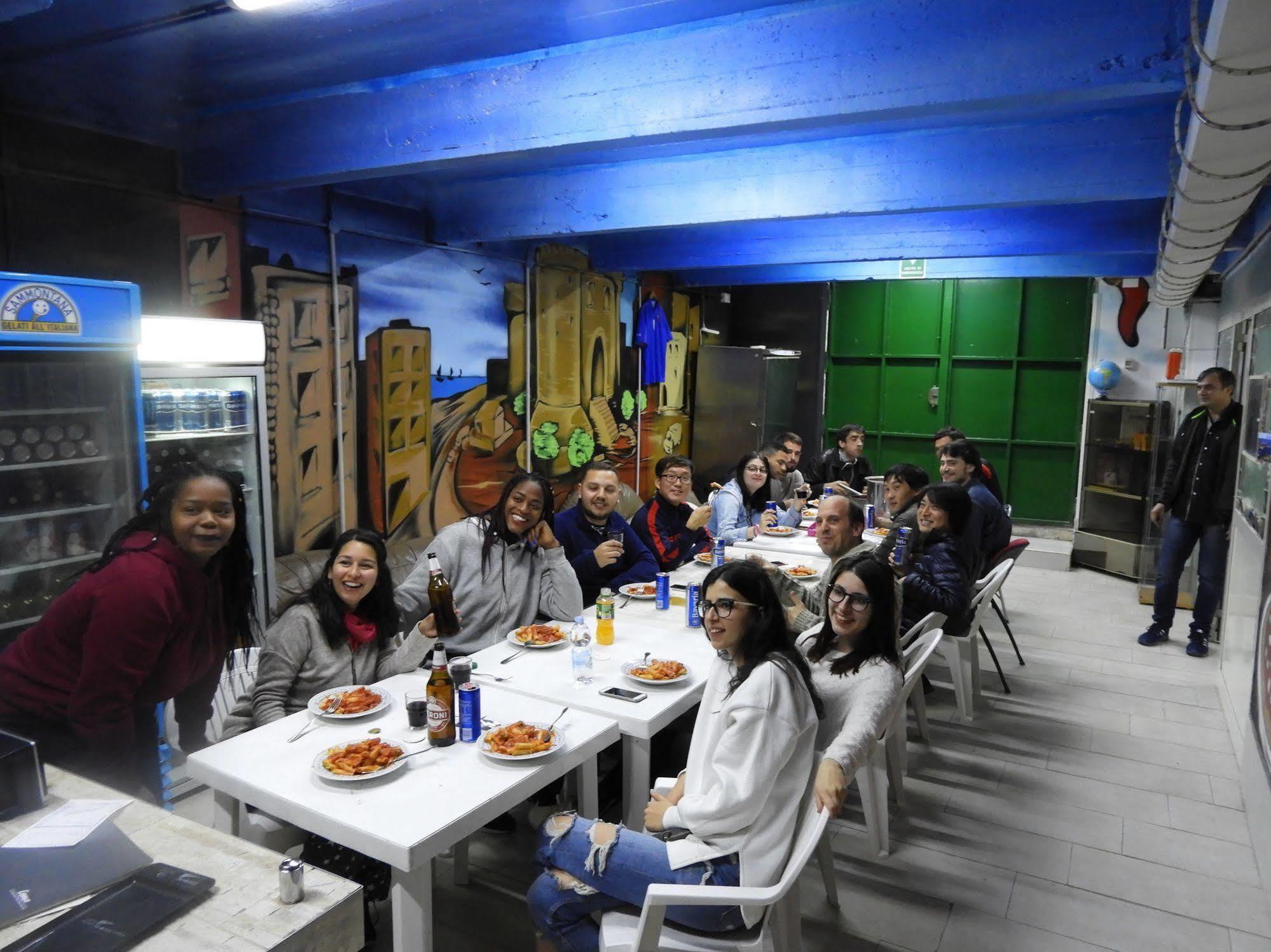 Ostello Experience - Age Limit 18-28 Napoli